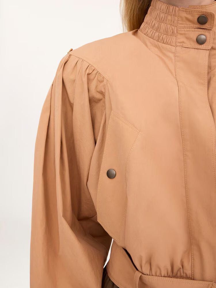 VESTE