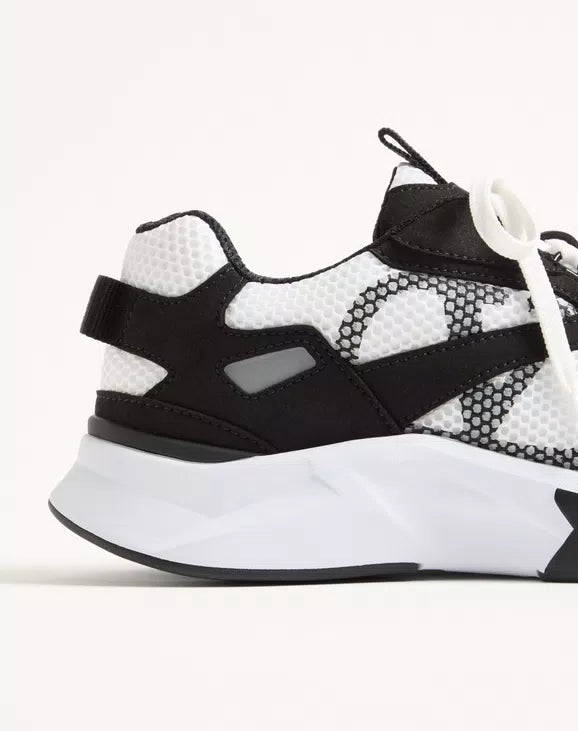 BASKET DEMIVEE EN TISSU EN TISSU AJOURÉ AVEC EMPIÈCEMENTS EN DAIM