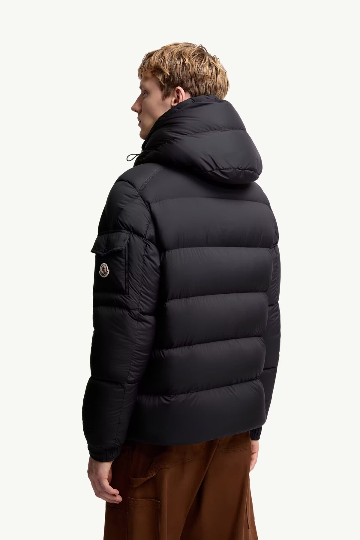 DOUDOUNE COURTE À CAPUCHE MONCLER MAYA 70
