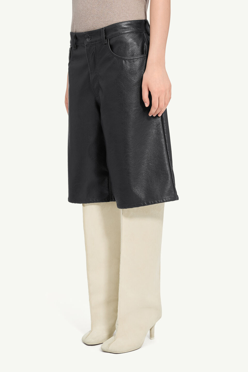 SHORT MI-LONGUE EN SIMILI CUIR