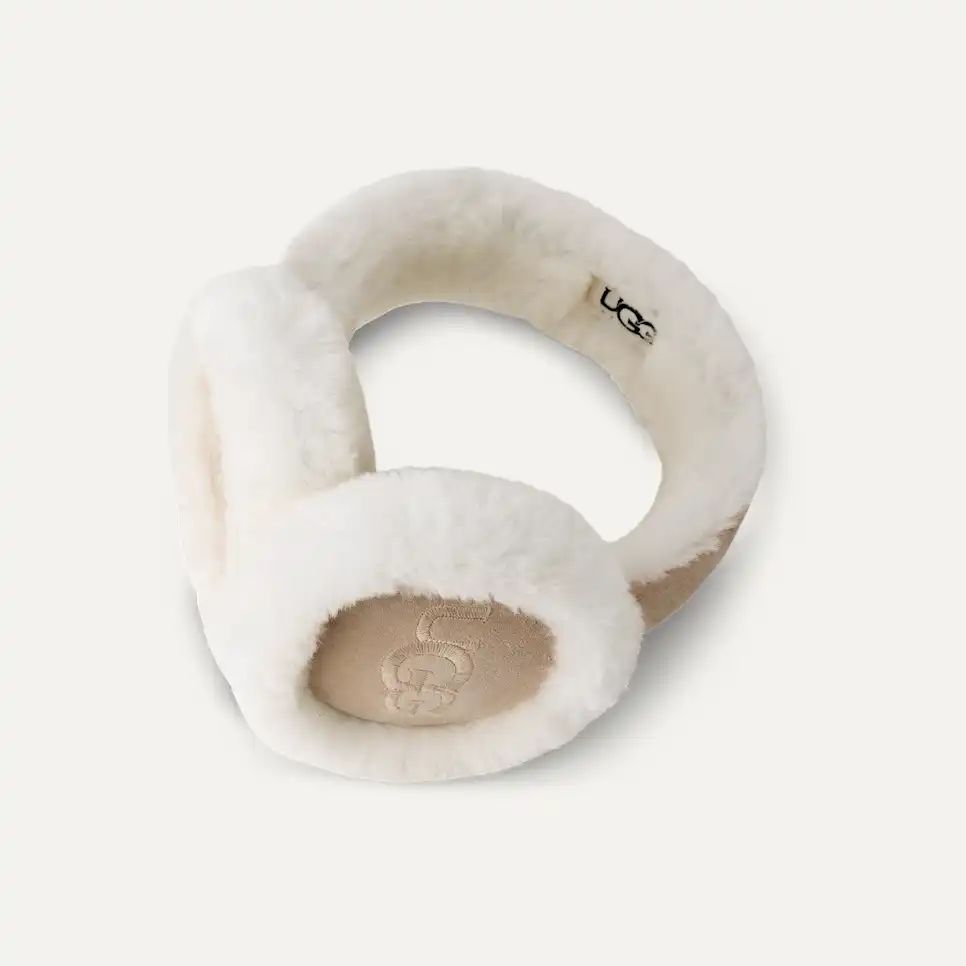 CACHE OREILLES BRODÉ EN PEAU DE MOUTON
