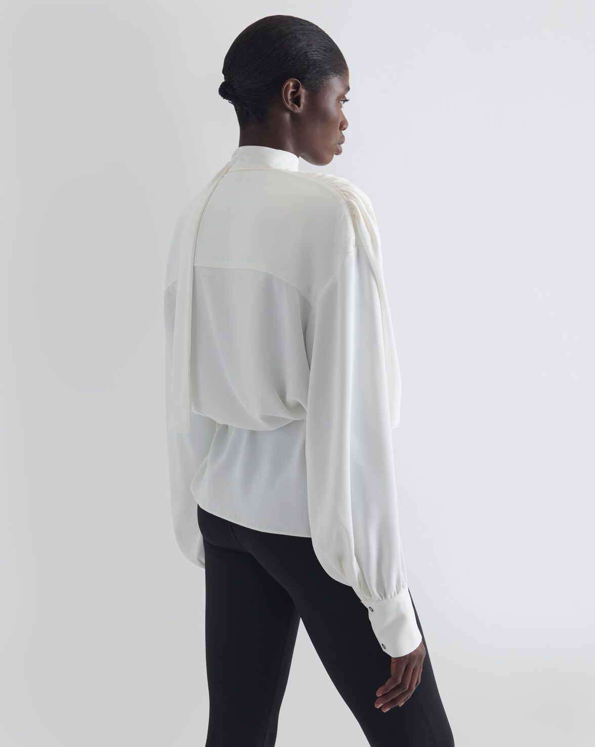 BLOUSE DRAPÉE À COL NOUÉ