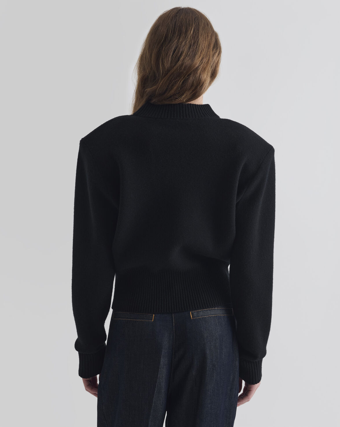 PULL À ÉPAULES STRUCTURÉES