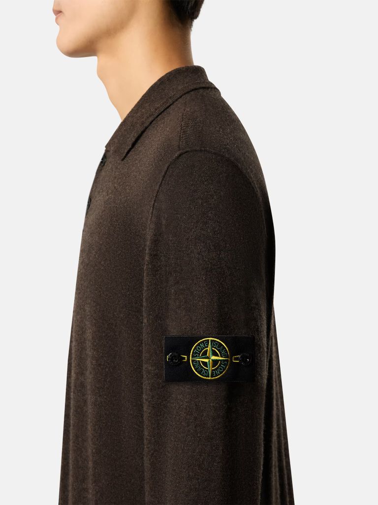 PULL COUPE AMPLE AVEC PATTE DE BOUTONNAGE