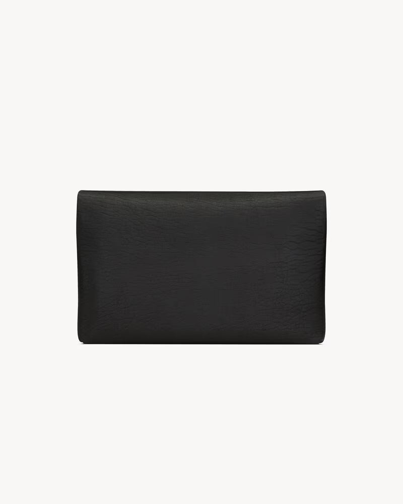 GRANDE POCHETTE CASSANDRE ENVELOPPE EN CUIR D'AGNEAU