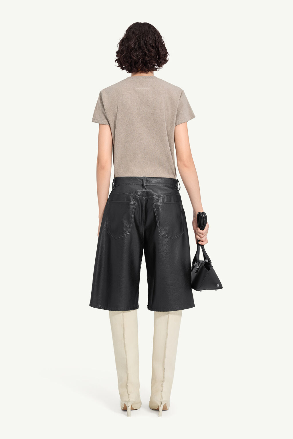 SHORT MI-LONGUE EN SIMILI CUIR