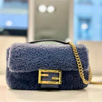 ICONIC FENDI BAGUETTE
.
Disponible dans votre boutique Ultima Strasbourg. 
Online www.ultimamode.com 
.
#ultimastrasbourg #fendi #fendibaguette 
#baguette #fendilover #luxury #trendy 
#bluemood #instastrasbourg