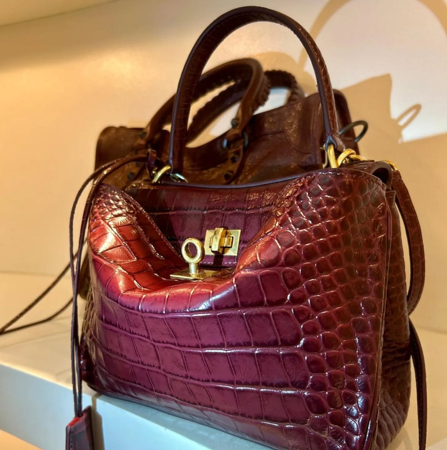 BALENCIAGA New colors Rodeo Bag 
.
Disponibles dans votre boutique Ultima Strasbourg 
Online : www.ultimamode.com 
.
#ultimastrasbourg #balenciaga #rodeobag #newcolors #trend #must #fashion 
#instafashion #instastrasbourg