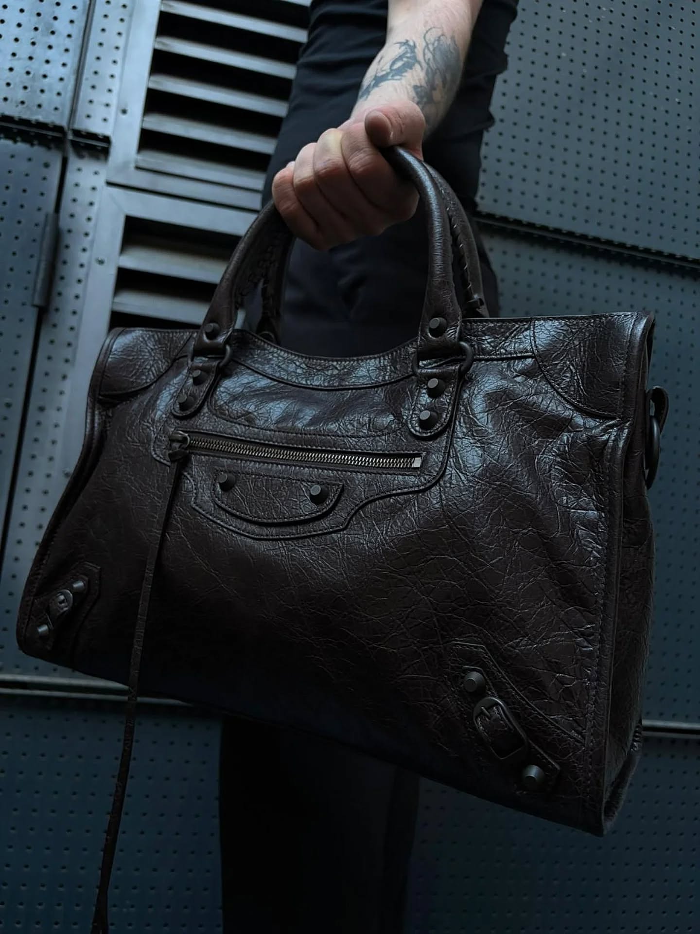 Iconic City bag BALENCIAGA 
.
Disponible dans la boutique ULTIMA Strasbourg 
Online : ultimamode.com 
.
#ultimastrasbourg #balenciaga 
#balenciagabag #citybag #iconic 
#timeless #itbag #trend