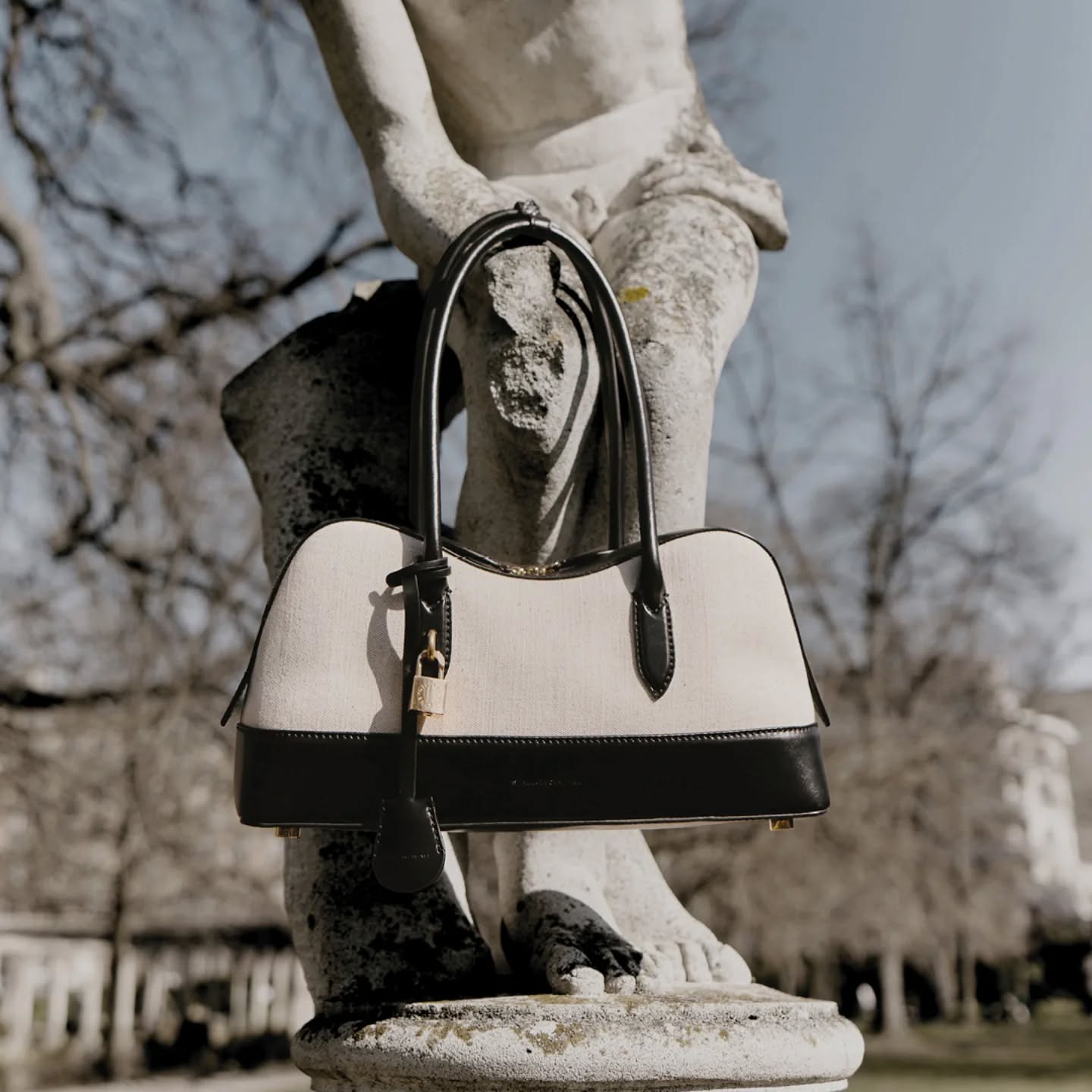 STELLA MCCARTNEY New shape
.
Bientôt disponible dans votre boutique Ultima Strasbourg 
Online www.ultimamode.com 
.
#ultimastrasbourg #stellamccartney #stellamccartneybag #comingsoon #trend #newshape #instastrasbourg #instafashion #fashion